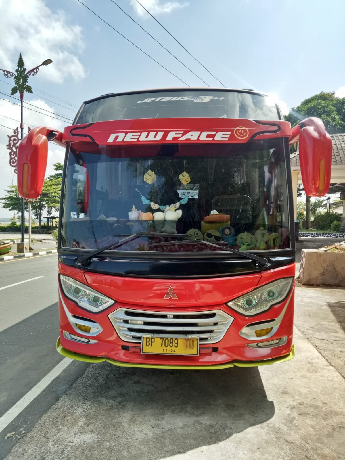 Medium Bus 31 Seat